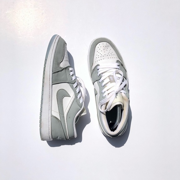 Nike Air Jordan 1 Low Wolf Grey  9.5 - Picture 4 of 11
